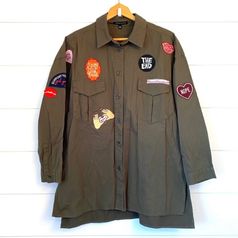KENDALL & KYLIE badge jacket. 100% cotton. size small!